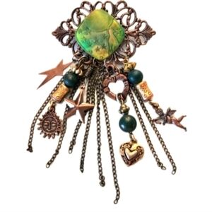 Vintage-Inspired Green and Gold Brooch
